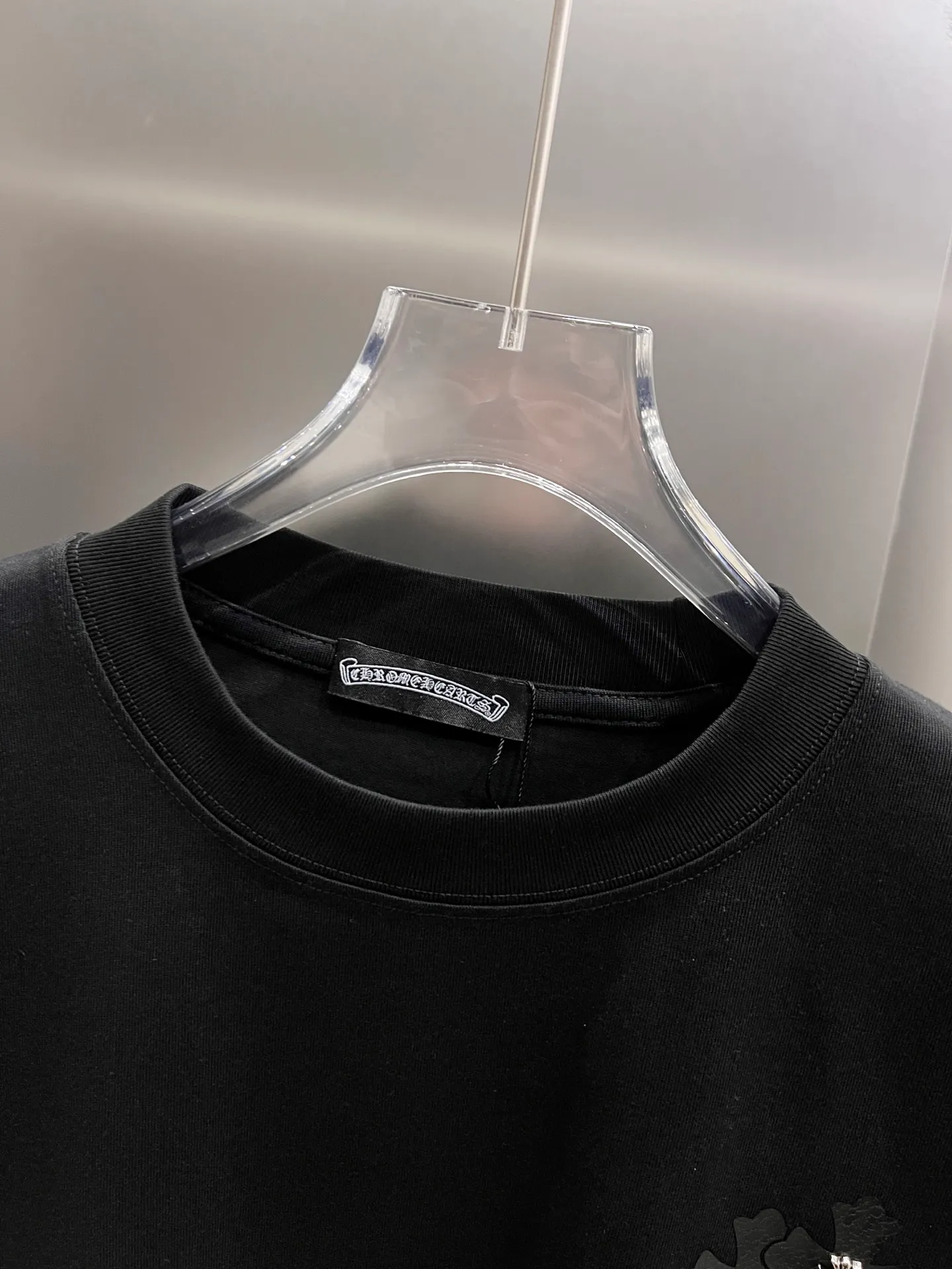 🅿️190 CH Crow 2025 Autumn and Winter New Short-sleeved T-shirt Cross leather craft Customized hardware metal + Middle Eastern Australian diamond design craft The real thing is great🔥Same style for men and women, loose version Size S M L XL XXL Five sizes black white